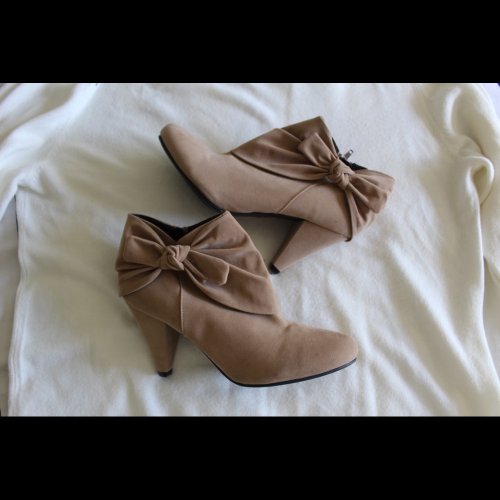 ANKLE BOOTS